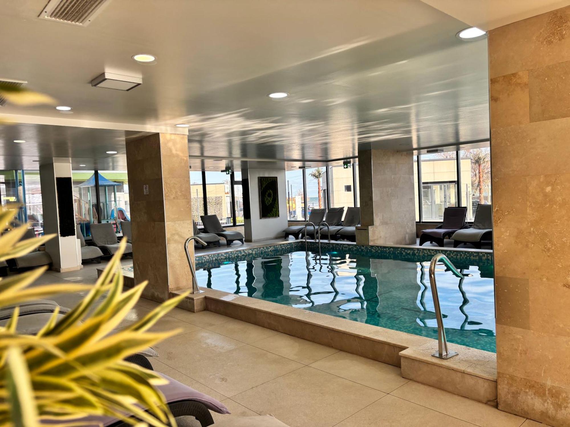 Purple Onyx - Pool & Spa Beach Resort Нэводари Экстерьер фото
